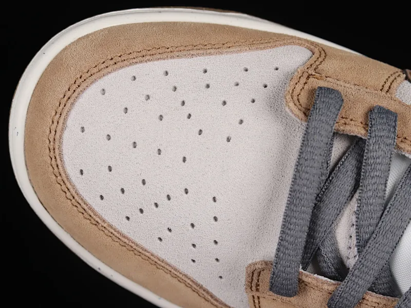 All Categories Nk SB Dunk Series Nk SB Dunk Low Low-top sneakers Nk SB Dunk Low "85" Khaki brown double hook SB low-top sports and leisure sneakers DO9457-115